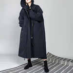 Abrigo negro con capucha de gran tamaño | Millennials