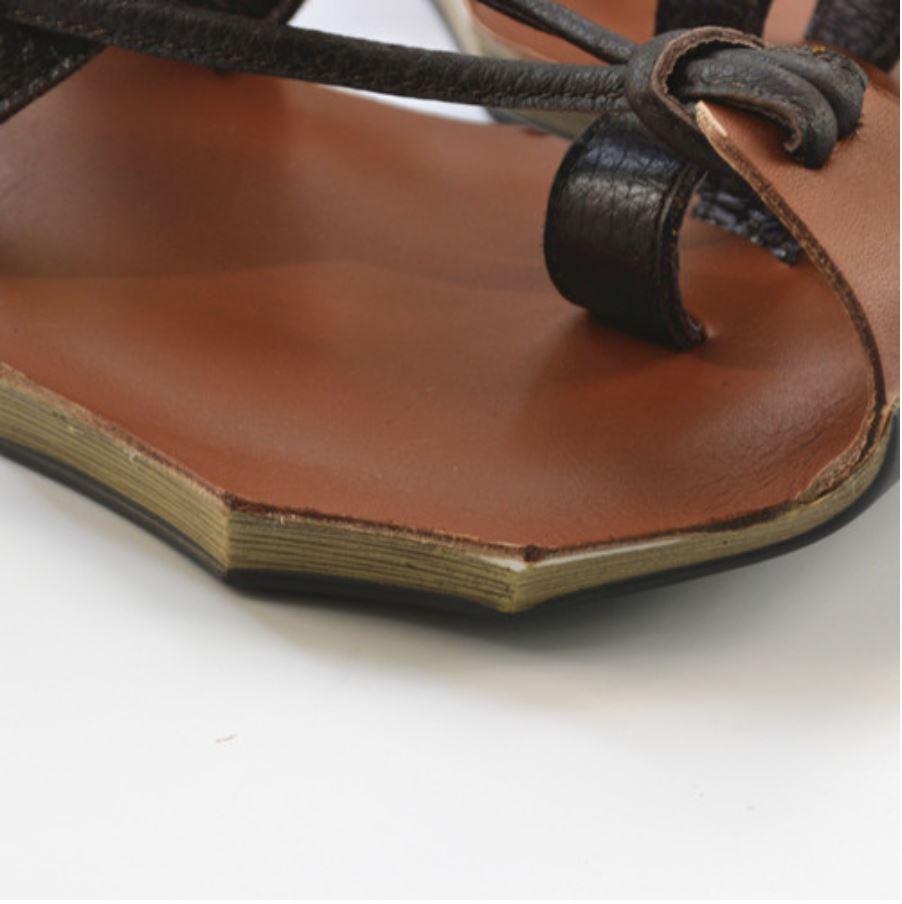 Sandales en cuir rétro incurvées