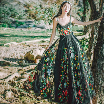 Μαύρο Floral κεντητό φόρεμα | Μάνταλα