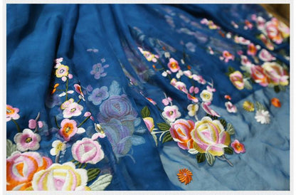 Robe de bal bohème brodée à fleurs bleu saphir | Mandala