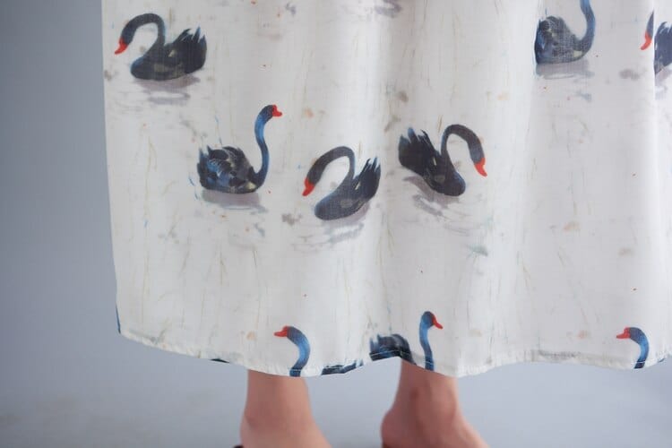 Buddha Trends Dress Longgar Swans Print Midi Dress