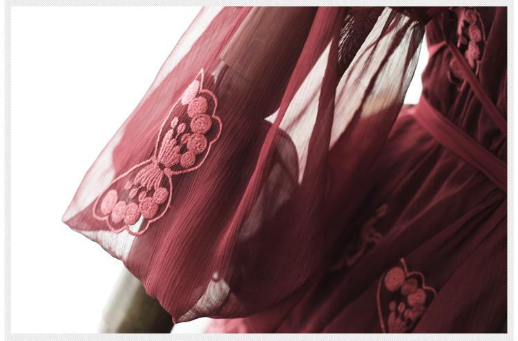 Buddha Trends Dress Vestido largo rojo bohemio con mangas farol y bordado de mariposas | Mandala