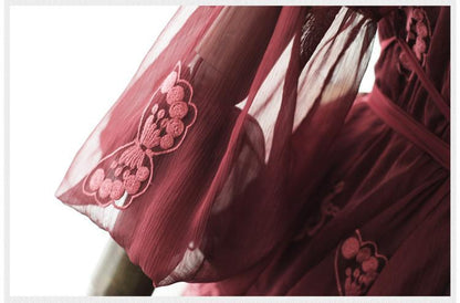 Buddha Trends Dress Robe maxi bohème rouge avec manches lanterne et broderie papillon | Mandala