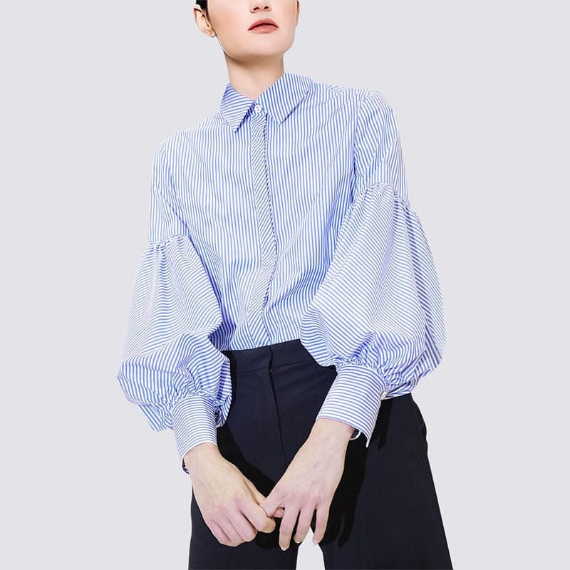 Buddha Trends Azul claro / S Elisa Camisa con botones y mangas abullonadas