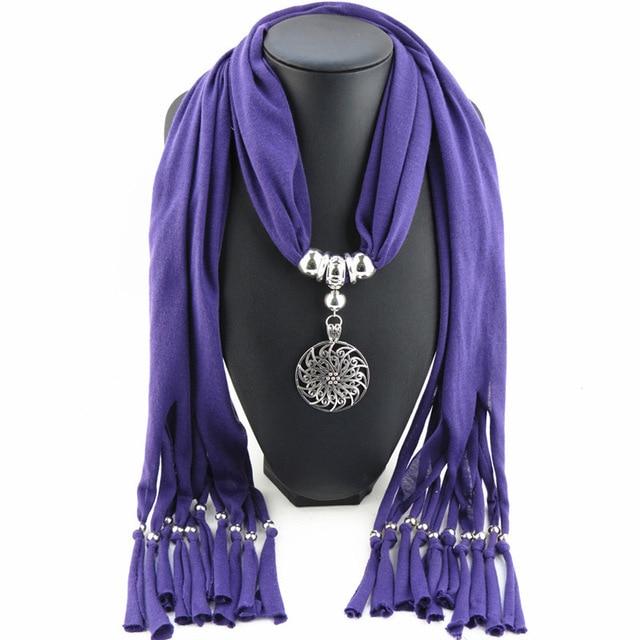Buddha Trends - Collar con bufanda púrpura con flor de círculo hueco púrpura