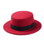 Cappello stile boater piatto rosso grunge di Buddha Trends
