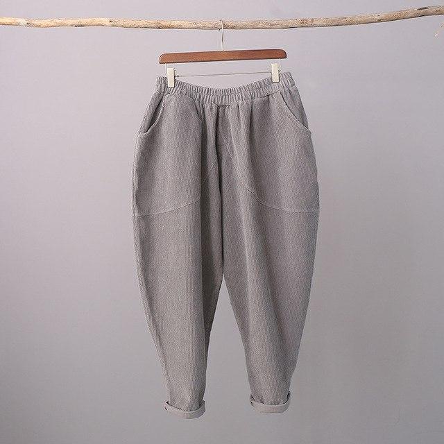 Pantalones de pana vintage enrollados