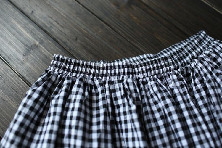 Spódnica w stylu vintage w czarno-białą kratę