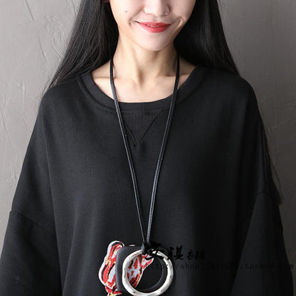 Buddha Trends Pulloverkleider Einheitsgröße / Schwarzes, übergroßes Pulloverkleid mit Liebesblume