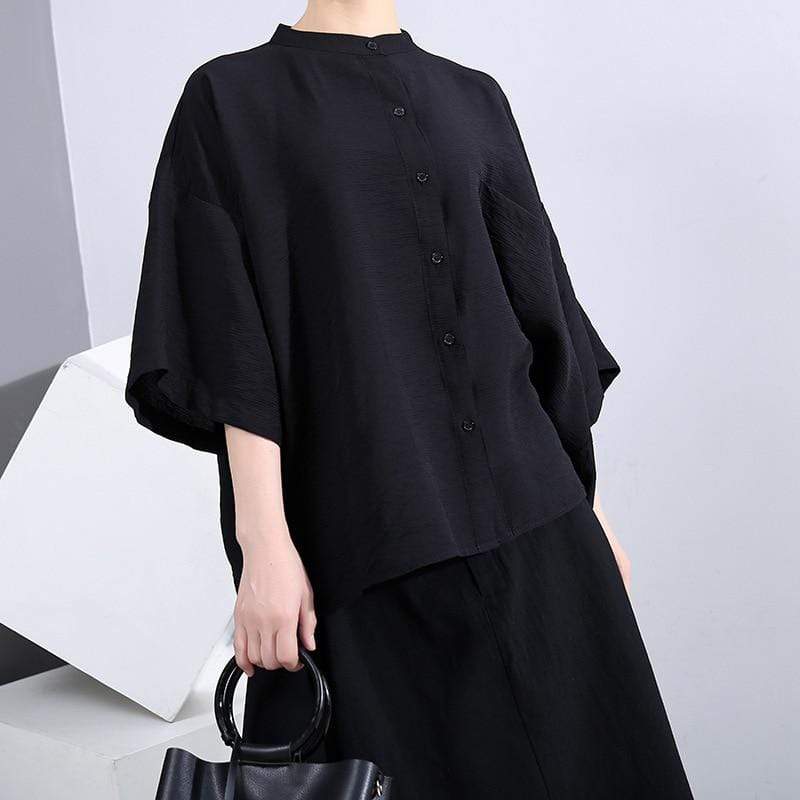 Асимметричная черная блуза с рюшами | Миллениалы