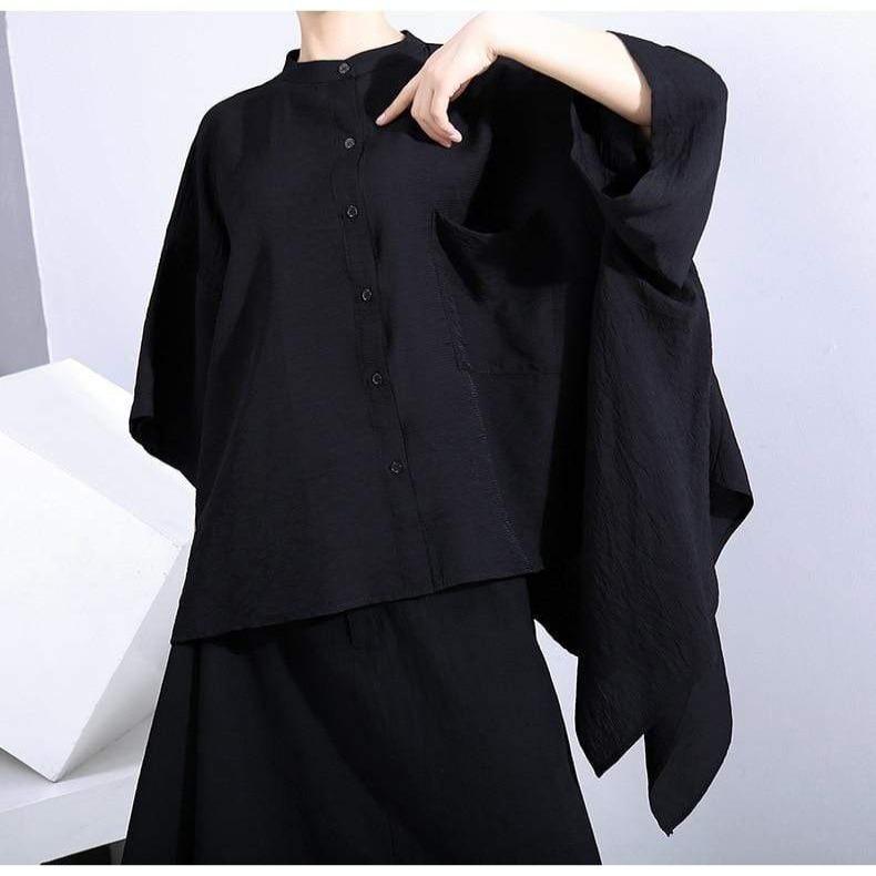 Асимметричная черная блуза с рюшами | Миллениалы