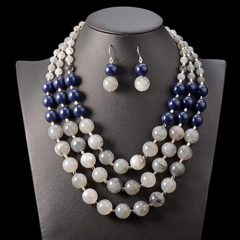 Mehrschichtiges Set aus Halskette und Ohrringen mit Perlen