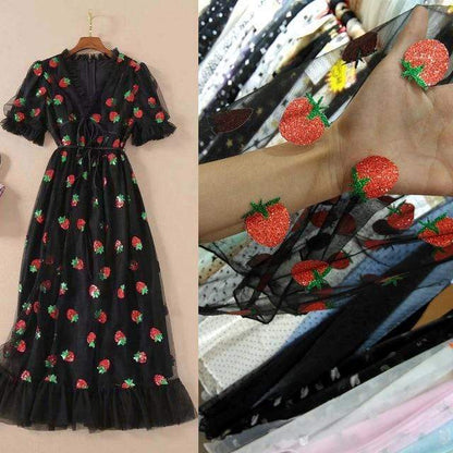 Buddhatrends midi Black / M Maliyah Strawberry Print Midi Dress