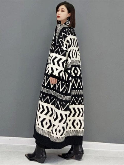 Buddhatrends One Size / Black &amp; White Geometria Vintage Cardigan Sweater | Millennials