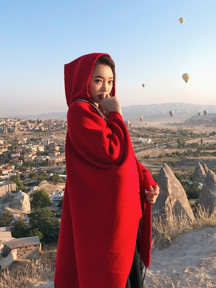 Buddhatrends prendas de vestir exteriores Rojo / CN Lucy Poncho con capucha bordado